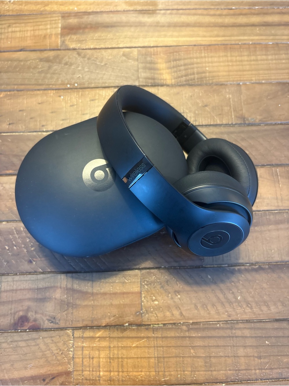 Beats by Dre Solo3 Wireless On-Ear Headphones — Matte Black - Picture 2 of 5